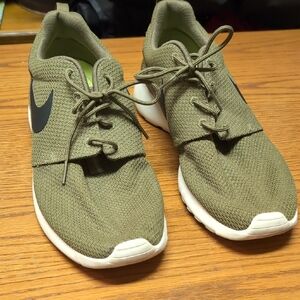Nike Roshe Runners Green Sneakers